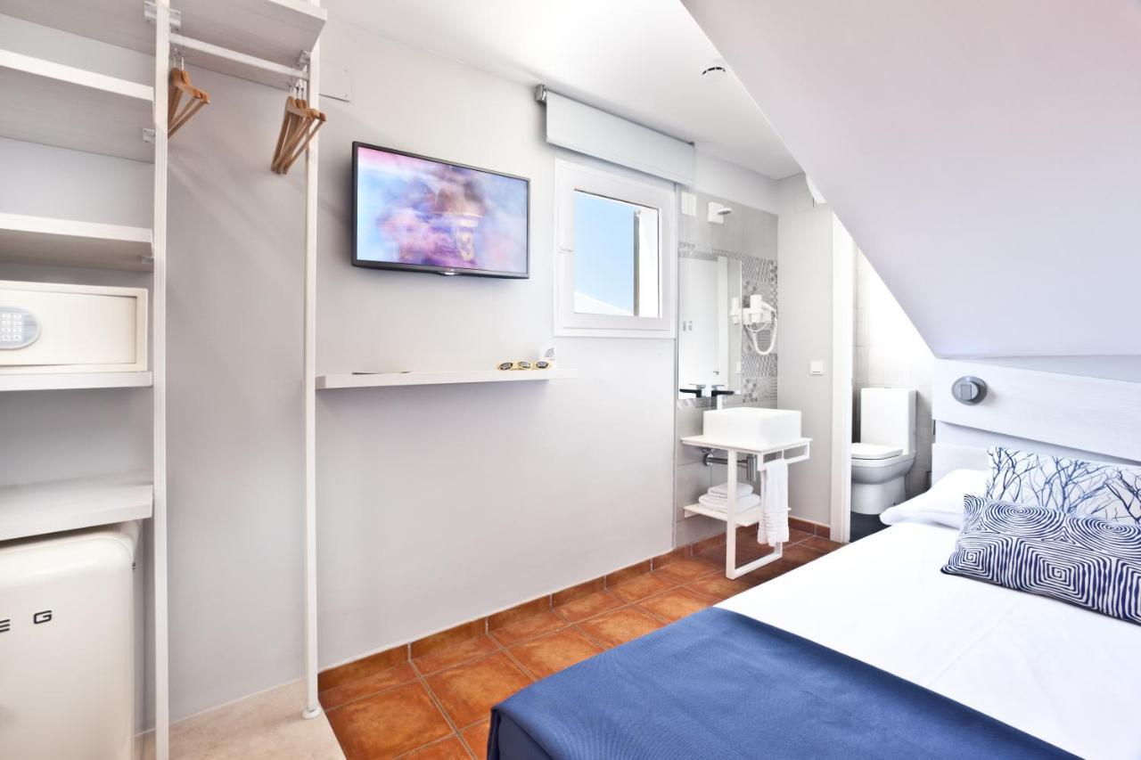 Ryans Pocket Hotel Ibiza Bagian luar foto