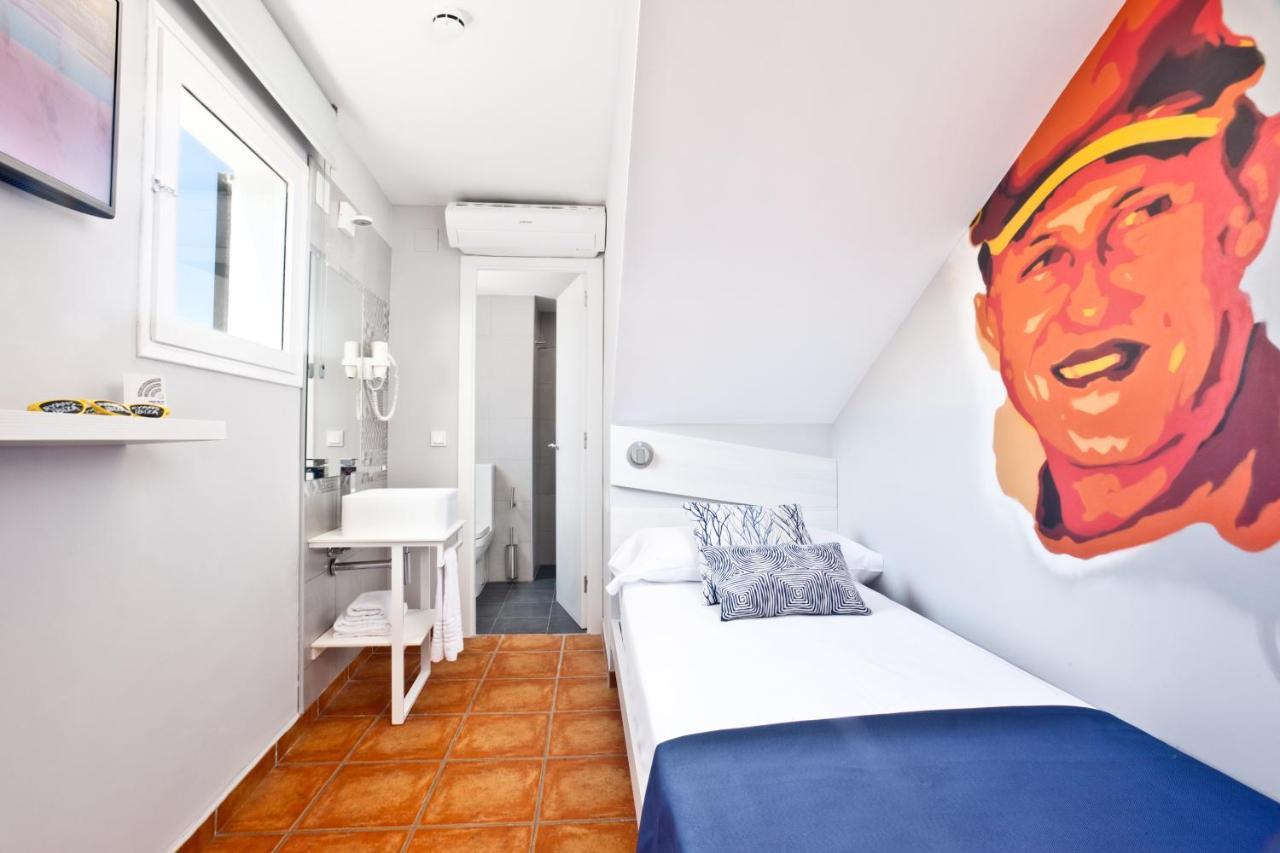 Ryans Pocket Hotel Ibiza Bagian luar foto