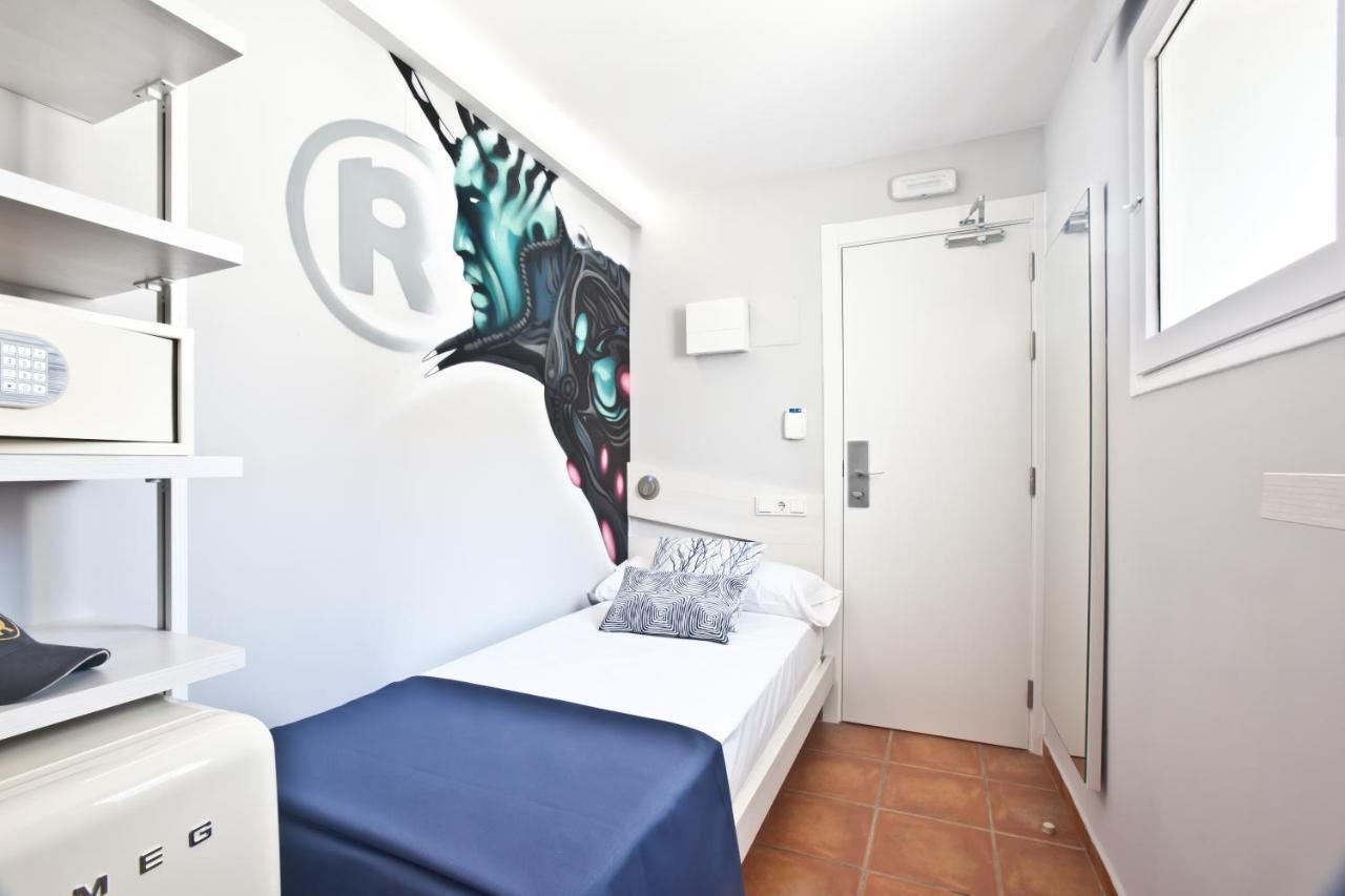 Ryans Pocket Hotel Ibiza Bagian luar foto